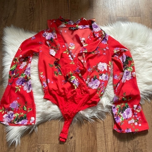 LULU’S Hearts Abloom Red Floral Print Ruffled Long Sleeve Bodysuit - Picture 2 of 6